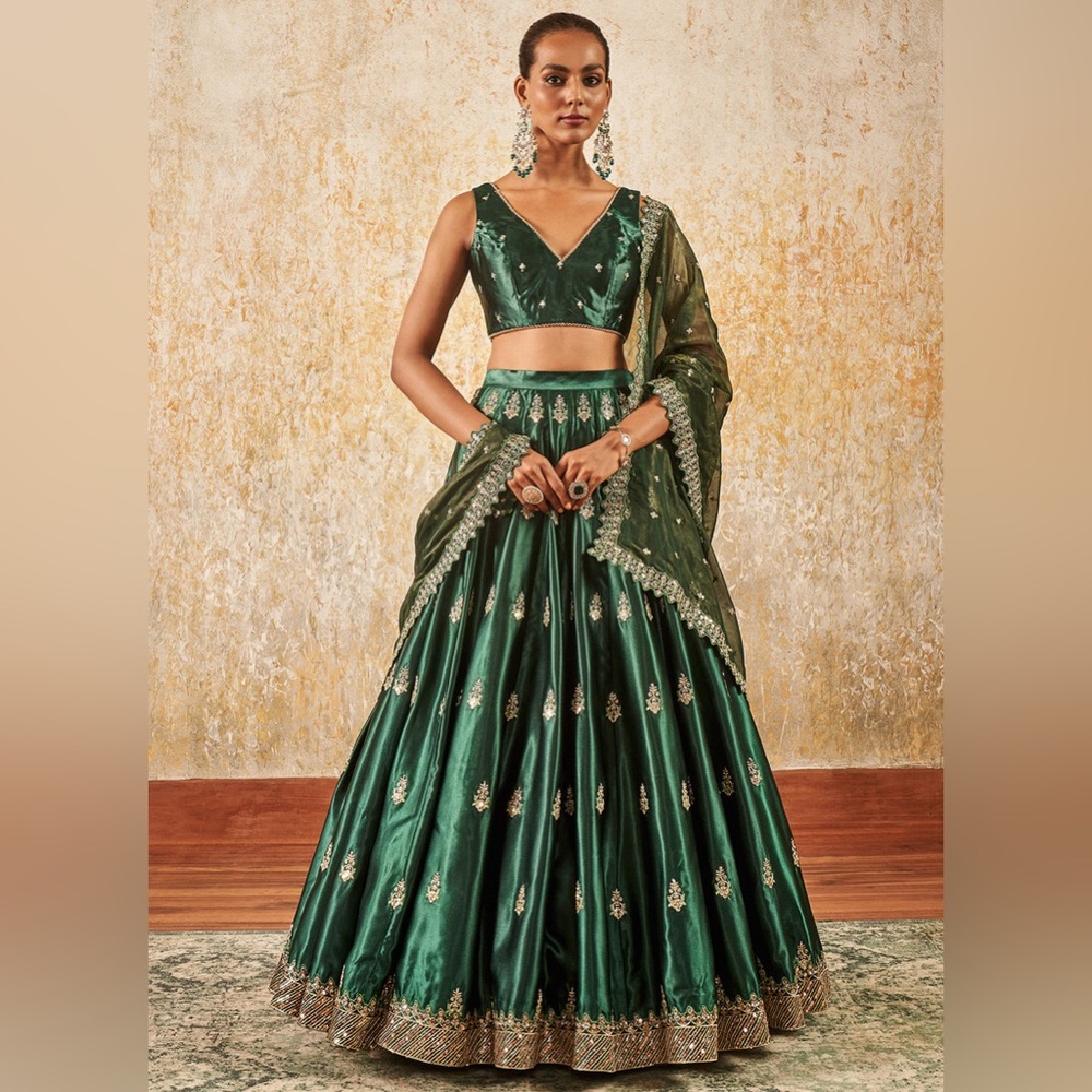 Lashkaraa Dark Green Embroidered Lehenga Set – New with Tags, Never Worn